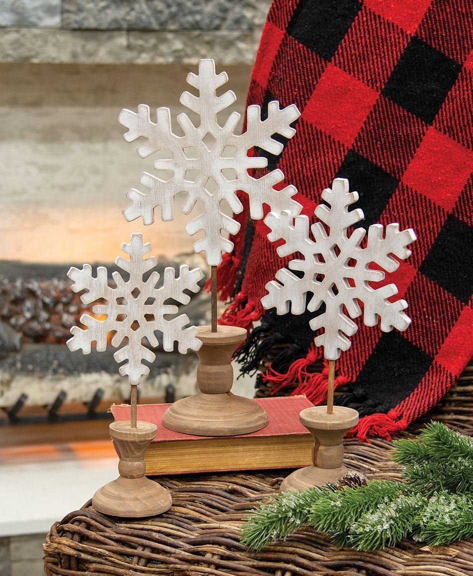 https://retail.colhousedesigns.com/content/images/thumbs/0012670_distressed-wooden-snowflake-spindles-3set.jpeg