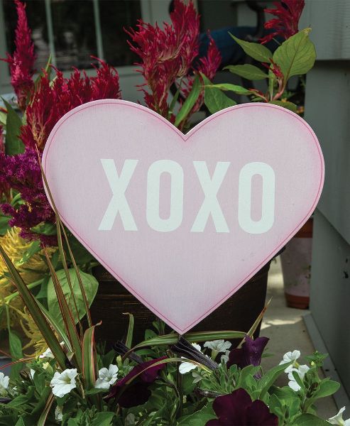 Picture of XOXO Pink Heart Planter Stake Topper